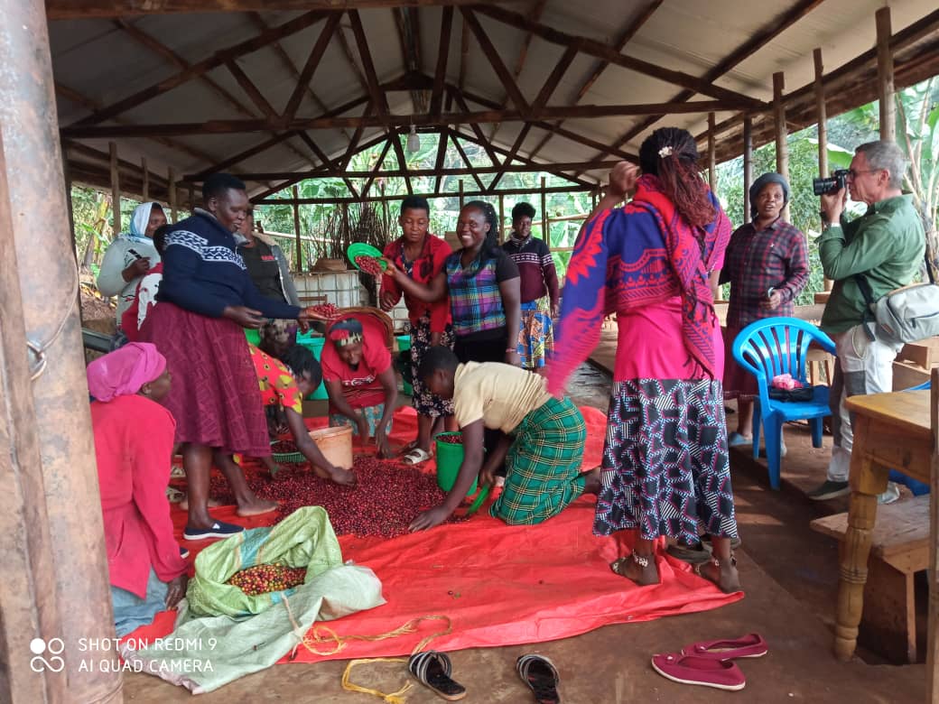 Buuka women farmers working together